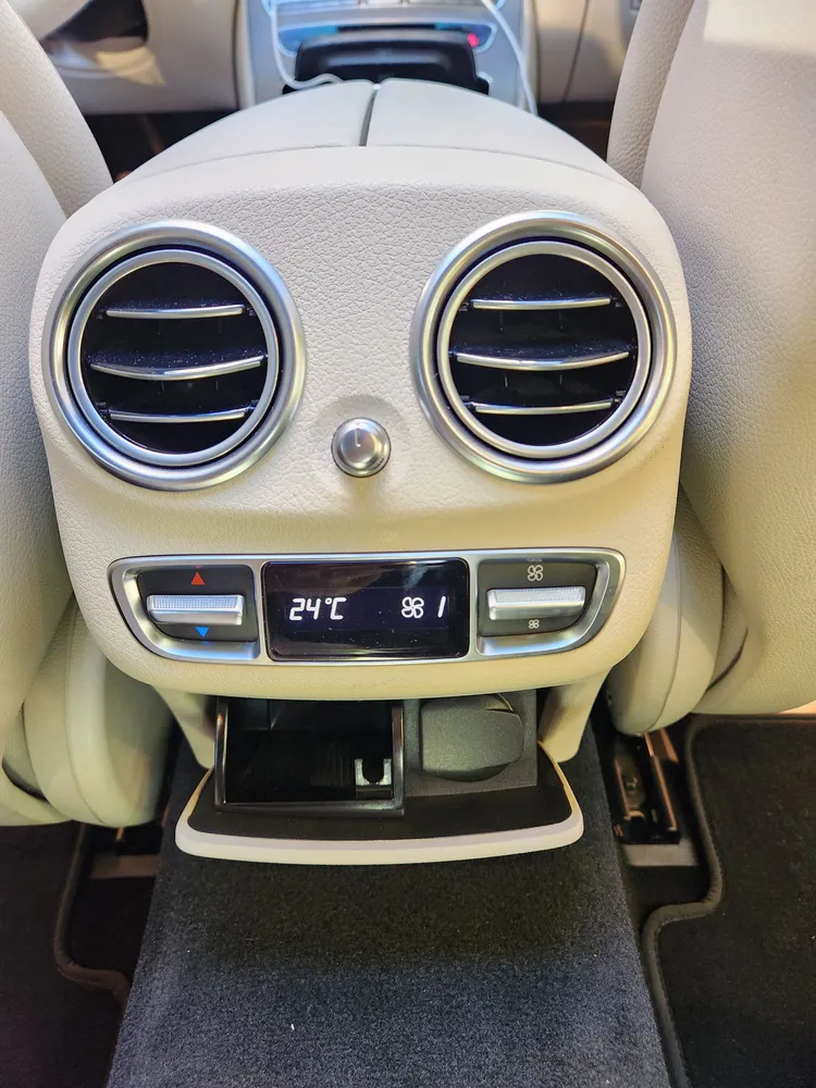 Mercedes E-Class (W213) 23