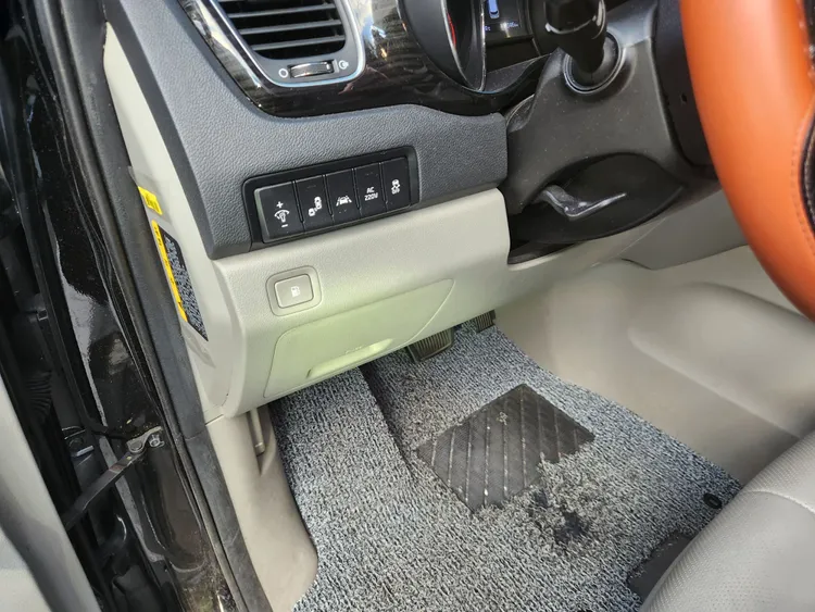 Kia Carnival 35