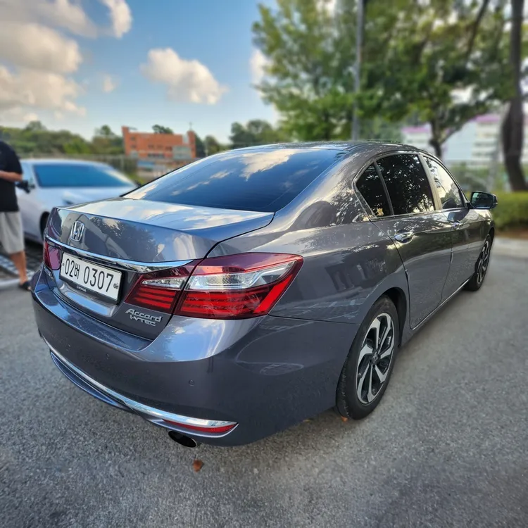 Honda Accord 10