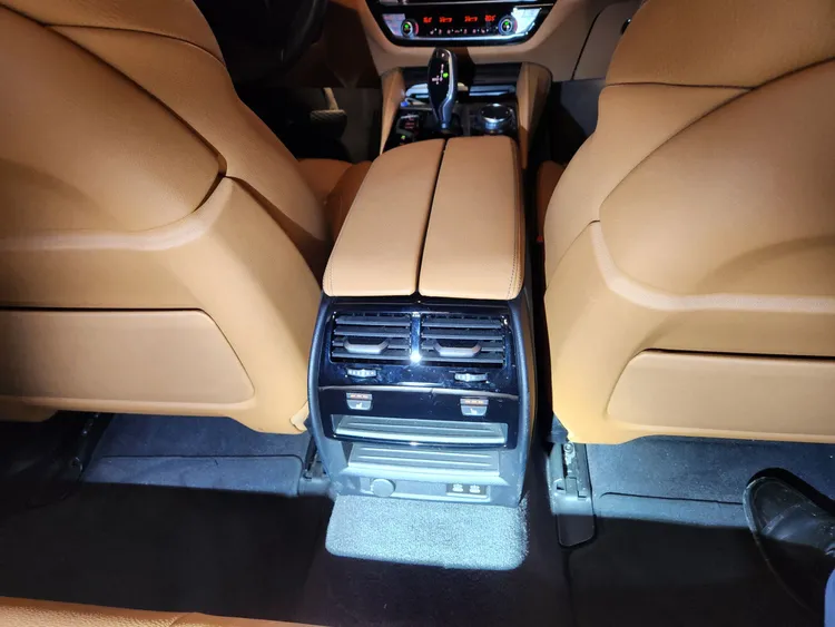 BMW 5 Series (G30) 25