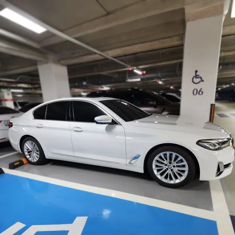 BMW 5 Series (G30) 3