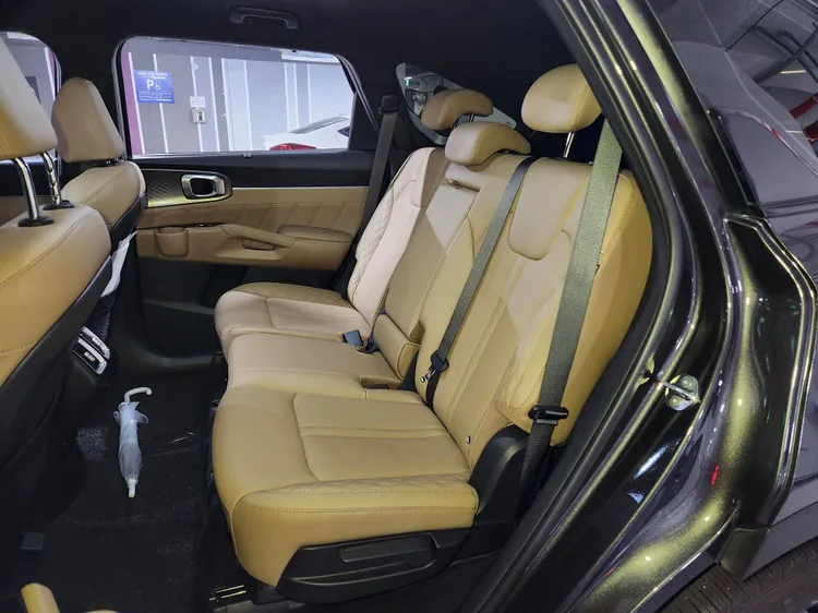 Kia Sorento (MQ4) 10