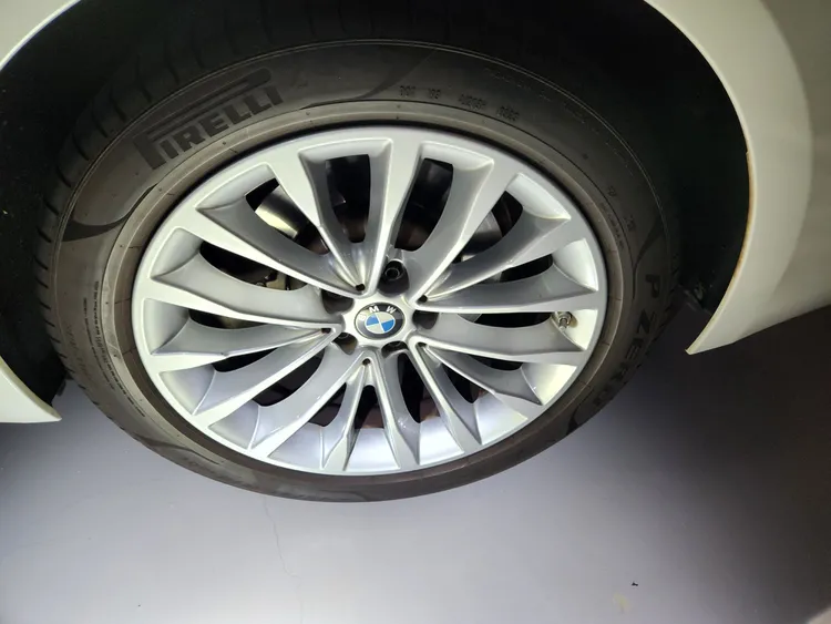 BMW 5 Series (G30) 33