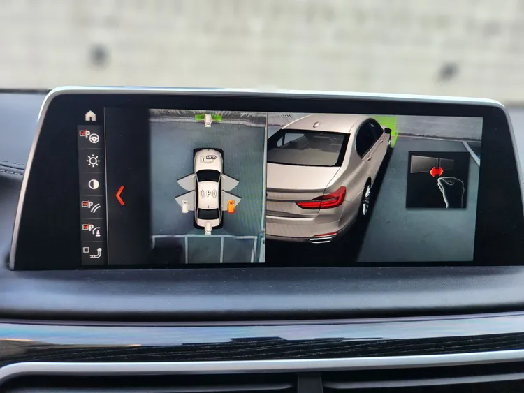 BMW 7 Series (G11) 31