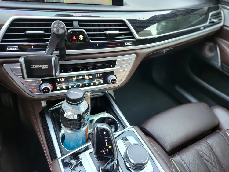 BMW 7 Series (G11) 10