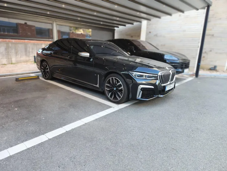 BMW 7 Series (G11) 4
