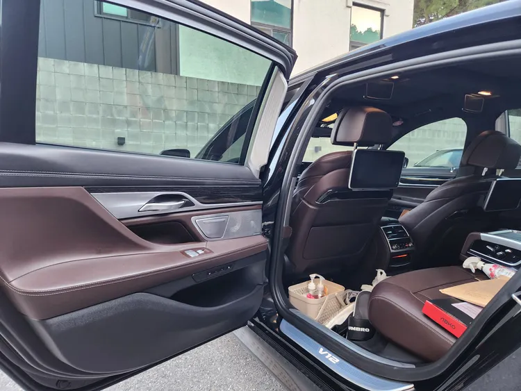 BMW 7 Series (G11) 15