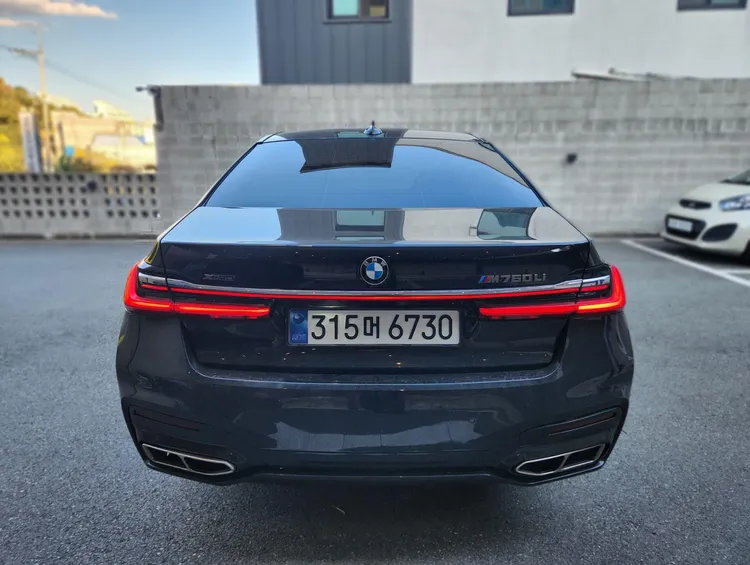 BMW 7 Series (G11) 5