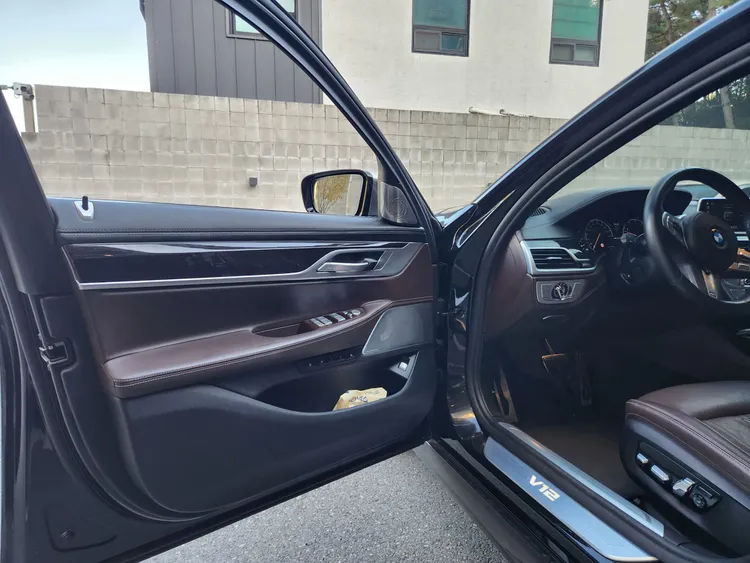 BMW 7 Series (G11) 12
