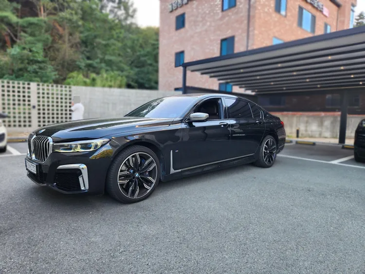 BMW 7 Series (G11) 3