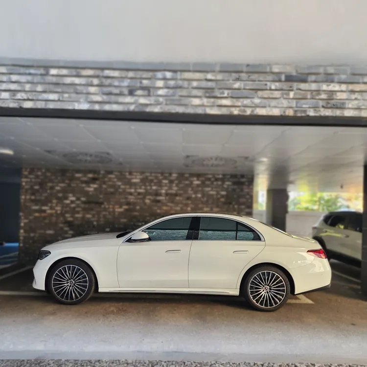 Mercedes E-Class (W214) 3