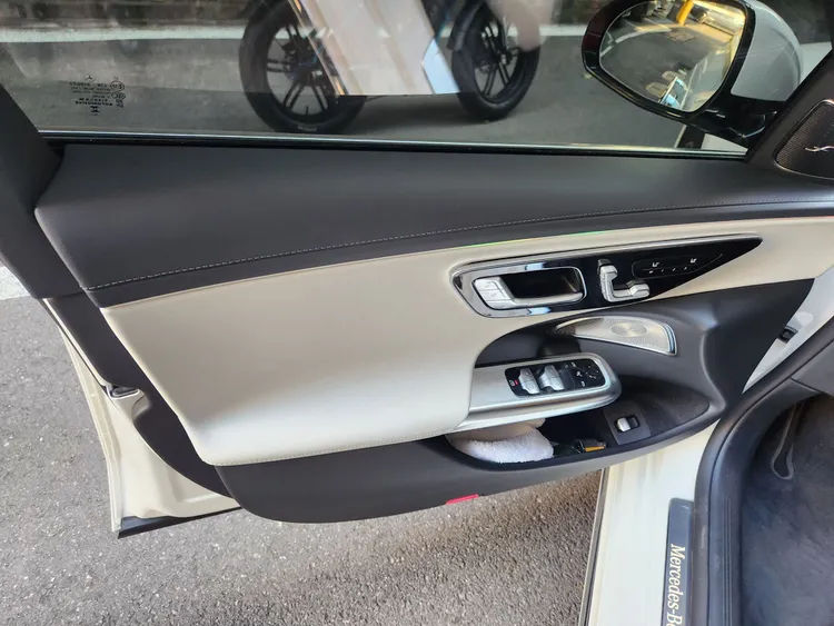Mercedes E-Class (W214) 22