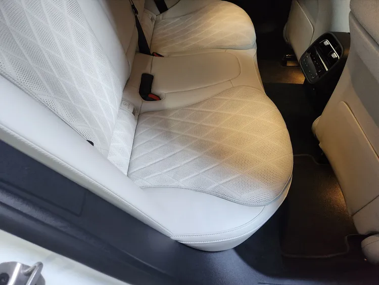 Mercedes E-Class (W214) 11