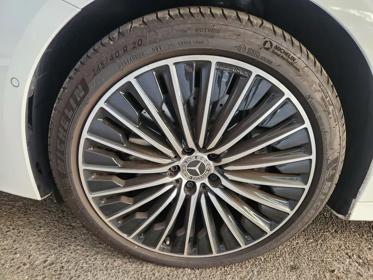 Mercedes E-Class (W214) 30