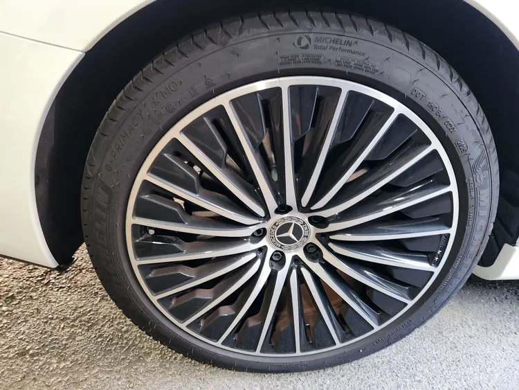 Mercedes E-Class (W214) 29