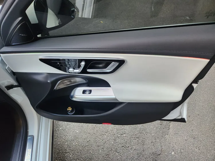 Mercedes E-Class (W214) 21