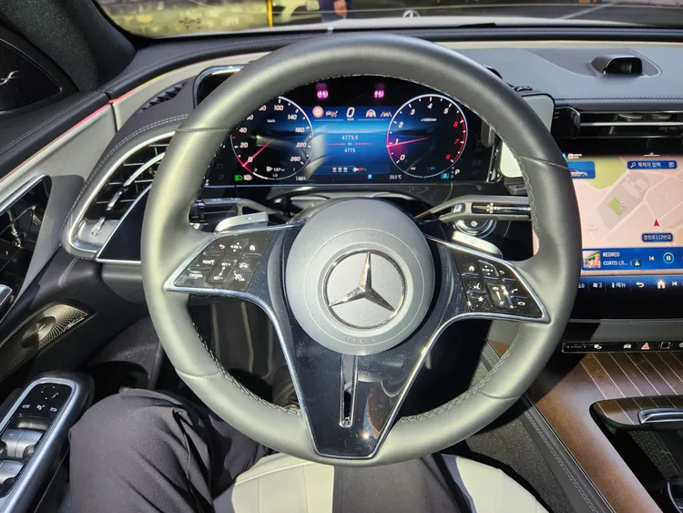 Mercedes E-Class (W214) 9
