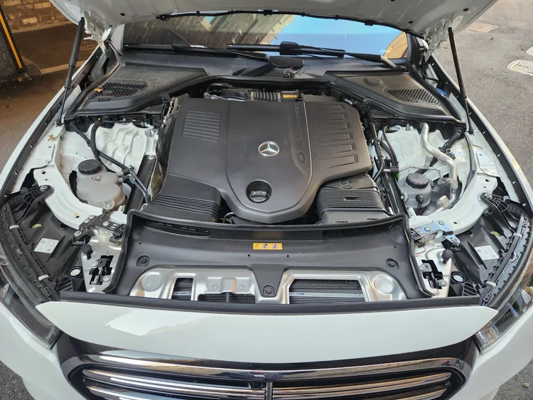 Mercedes E-Class (W214) 28