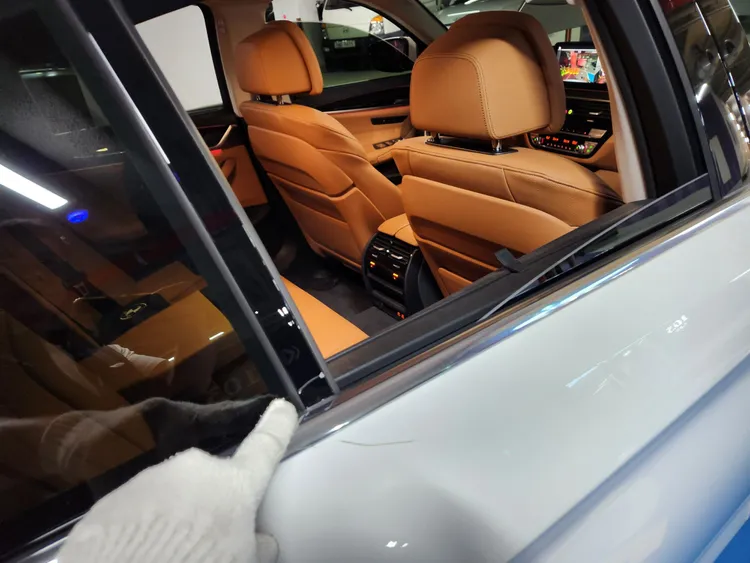 BMW 5 Series (G30) 14
