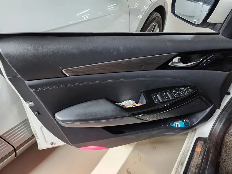Kia K7 Premier 25