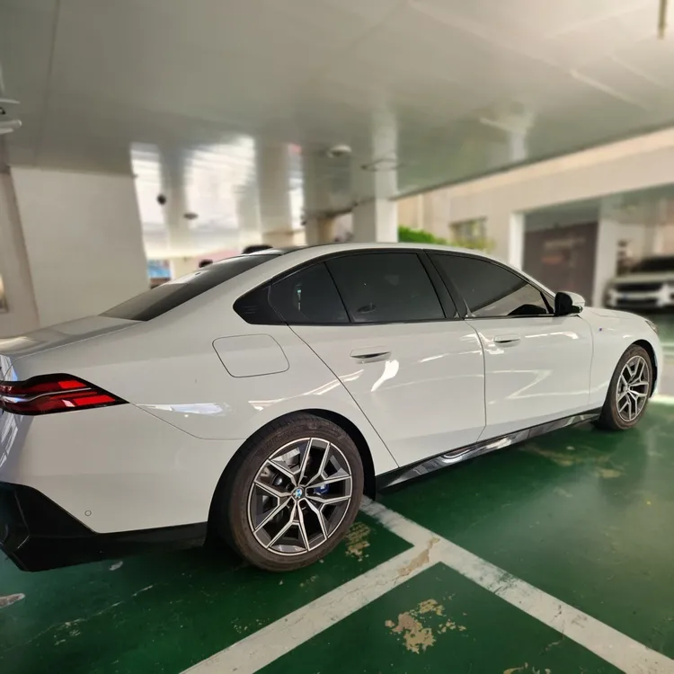 BMW 5 Series (G60) 6