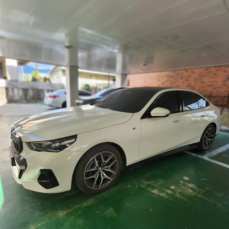 BMW 5 Series (G60) 2