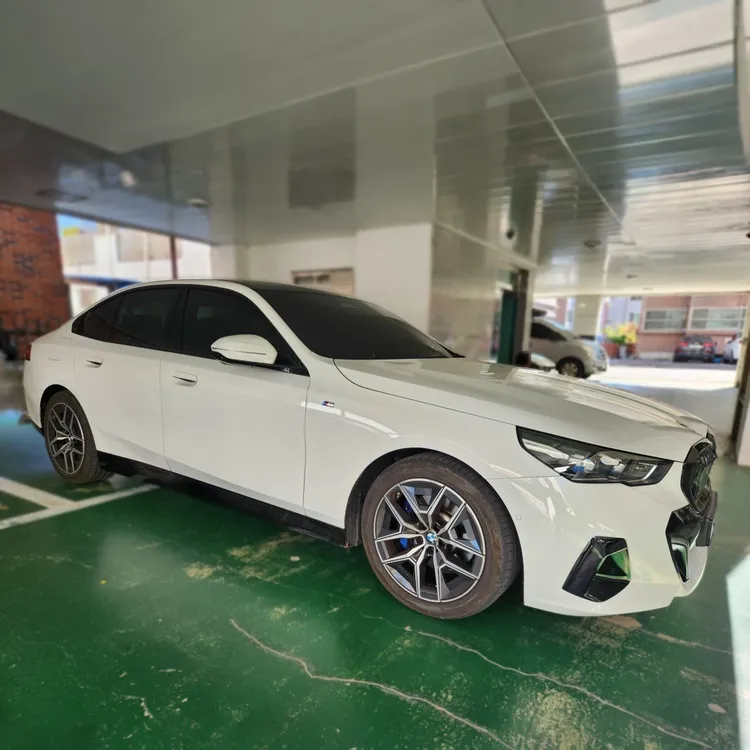 BMW 5 Series (G60) 3