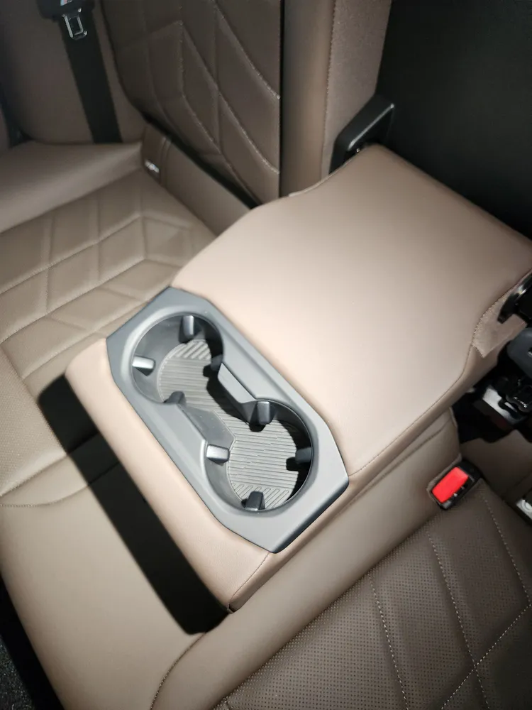 BMW 5 Series (G60) 29