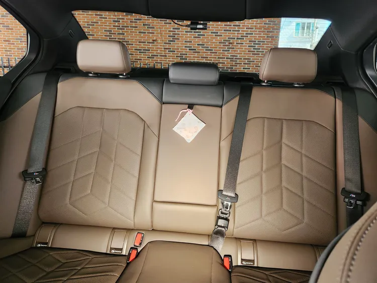BMW 5 Series (G60) 11