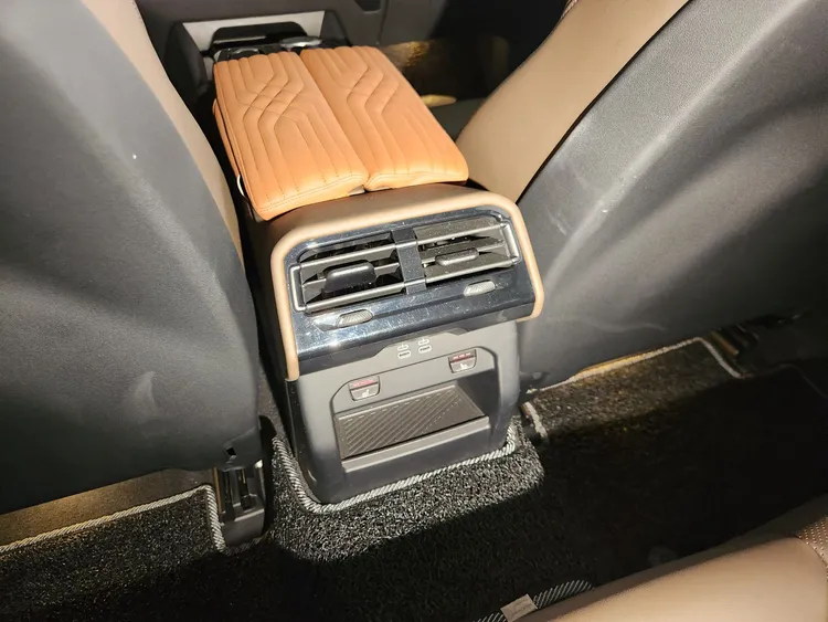 BMW 5 Series (G60) 30