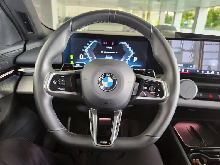 BMW 5 Series (G60) 18