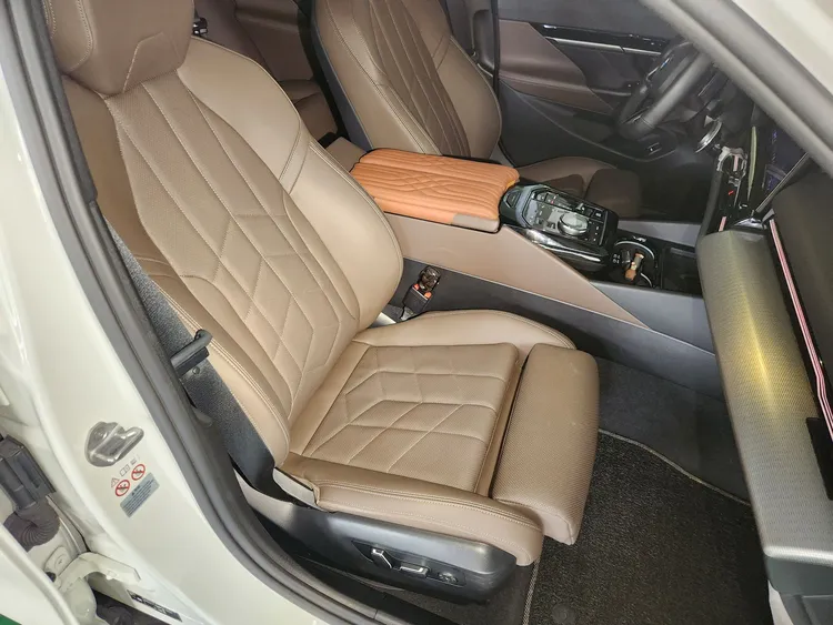 BMW 5 Series (G60) 15