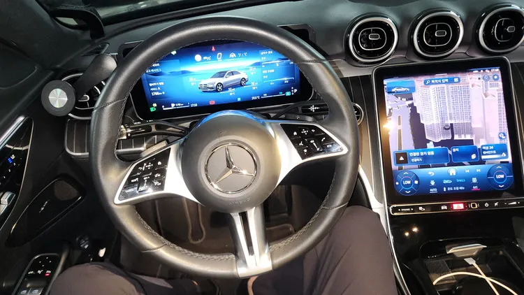 Mercedes C-Class (W206) 12