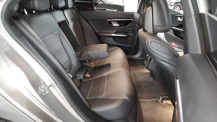 Mercedes C-Class (W206) 13