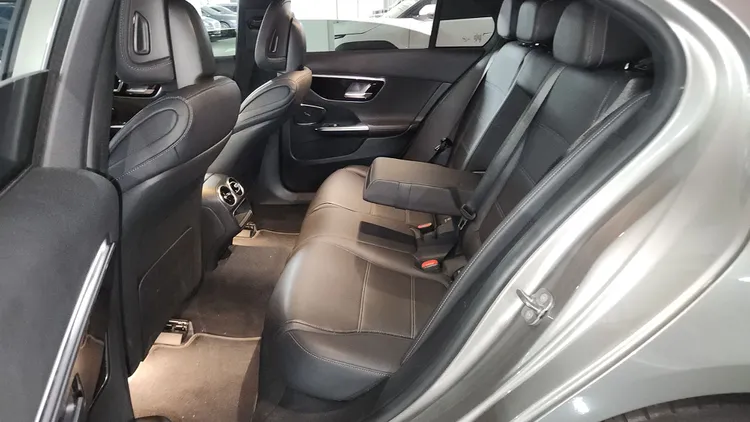 Mercedes C-Class (W206) 15