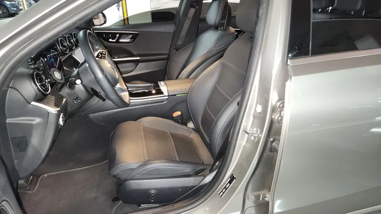 Mercedes C-Class (W206) 17