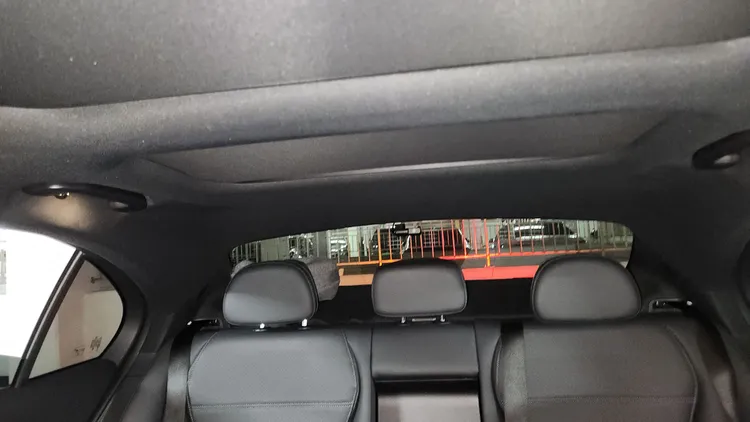 Mercedes C-Class (W206) 16