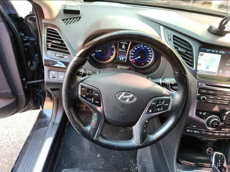 Hyundai Grandeur HG 16