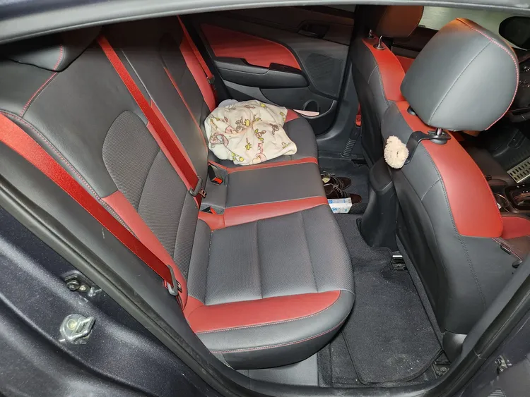 Hyundai Avante AD 12