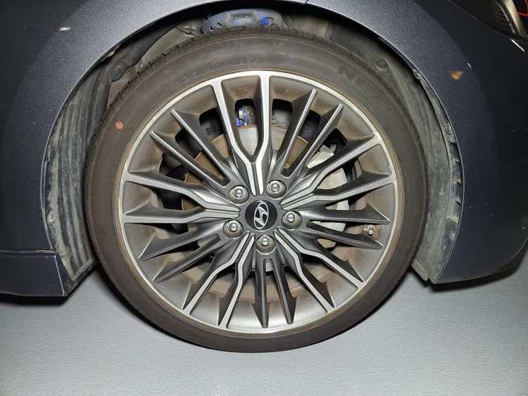 Hyundai Avante AD 32