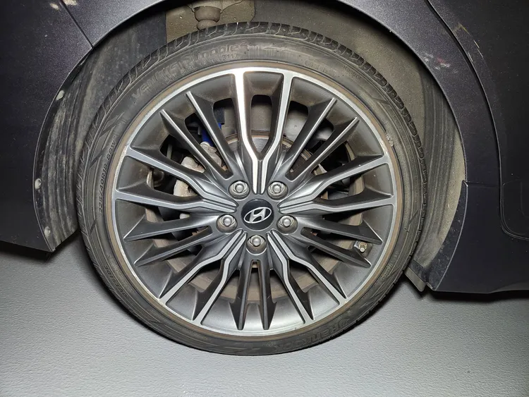 Hyundai Avante AD 33
