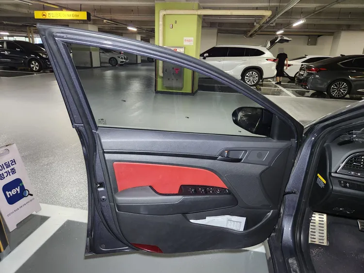 Hyundai Avante AD 18
