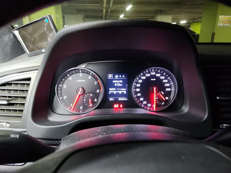 Hyundai Avante AD 14