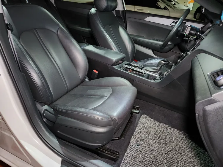 Hyundai LF Sonata 8