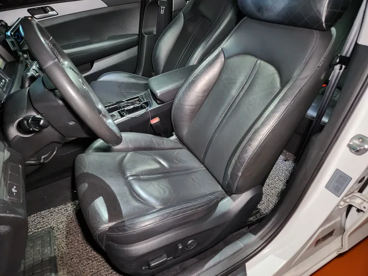 Hyundai LF Sonata 13