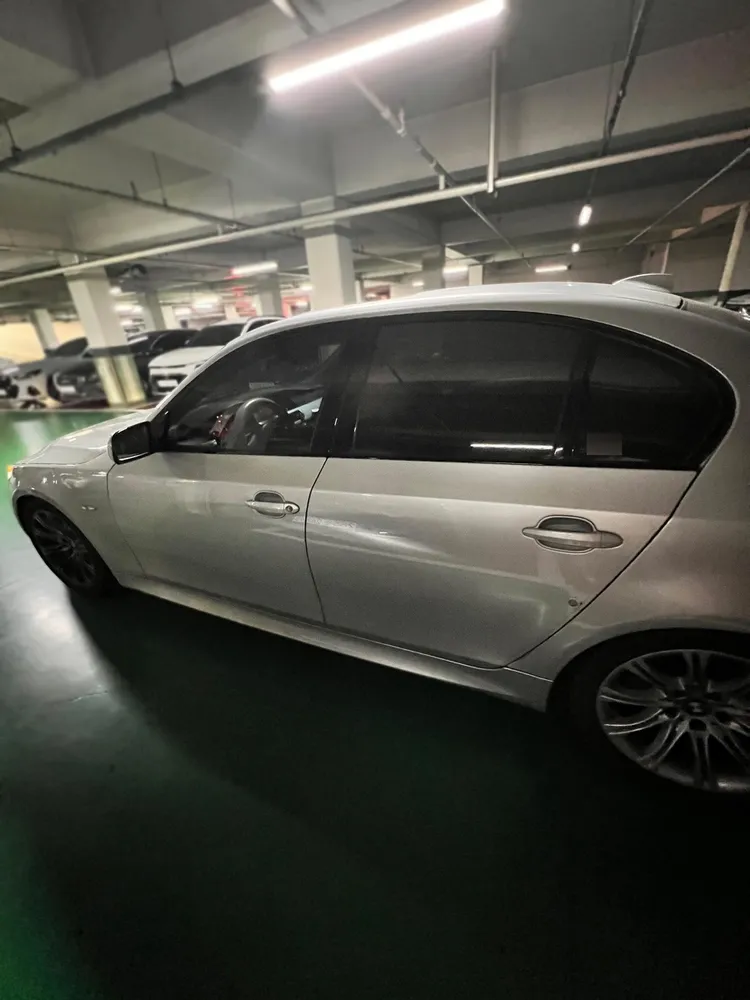 BMW 5 Series (E60) 4
