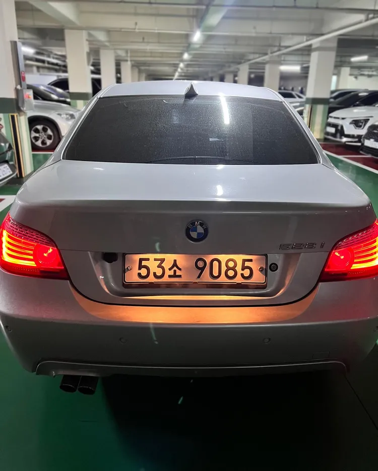 BMW 5 Series (E60) 3