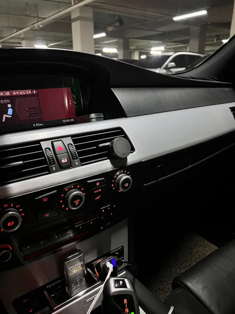 BMW 5 Series (E60) 8