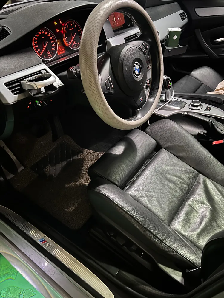 BMW 5 Series (E60) 10