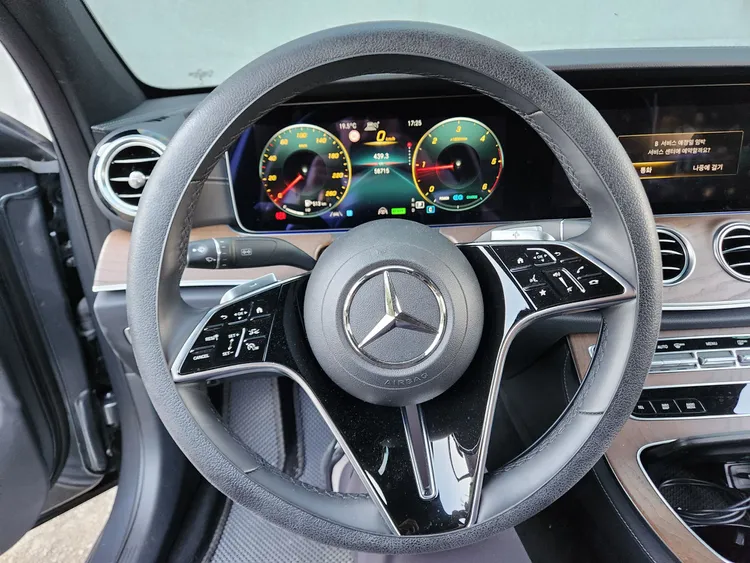 Mercedes E-Class (W213) 24